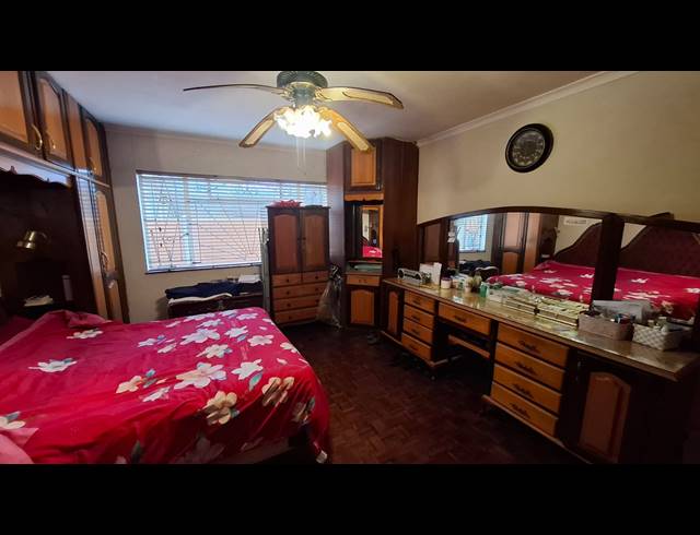 3 BEDROOM FREEHOLD FOR SALE IN PINATI